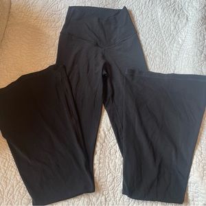 Aerie Offline Crossover Flare Pant in black Women’s size small